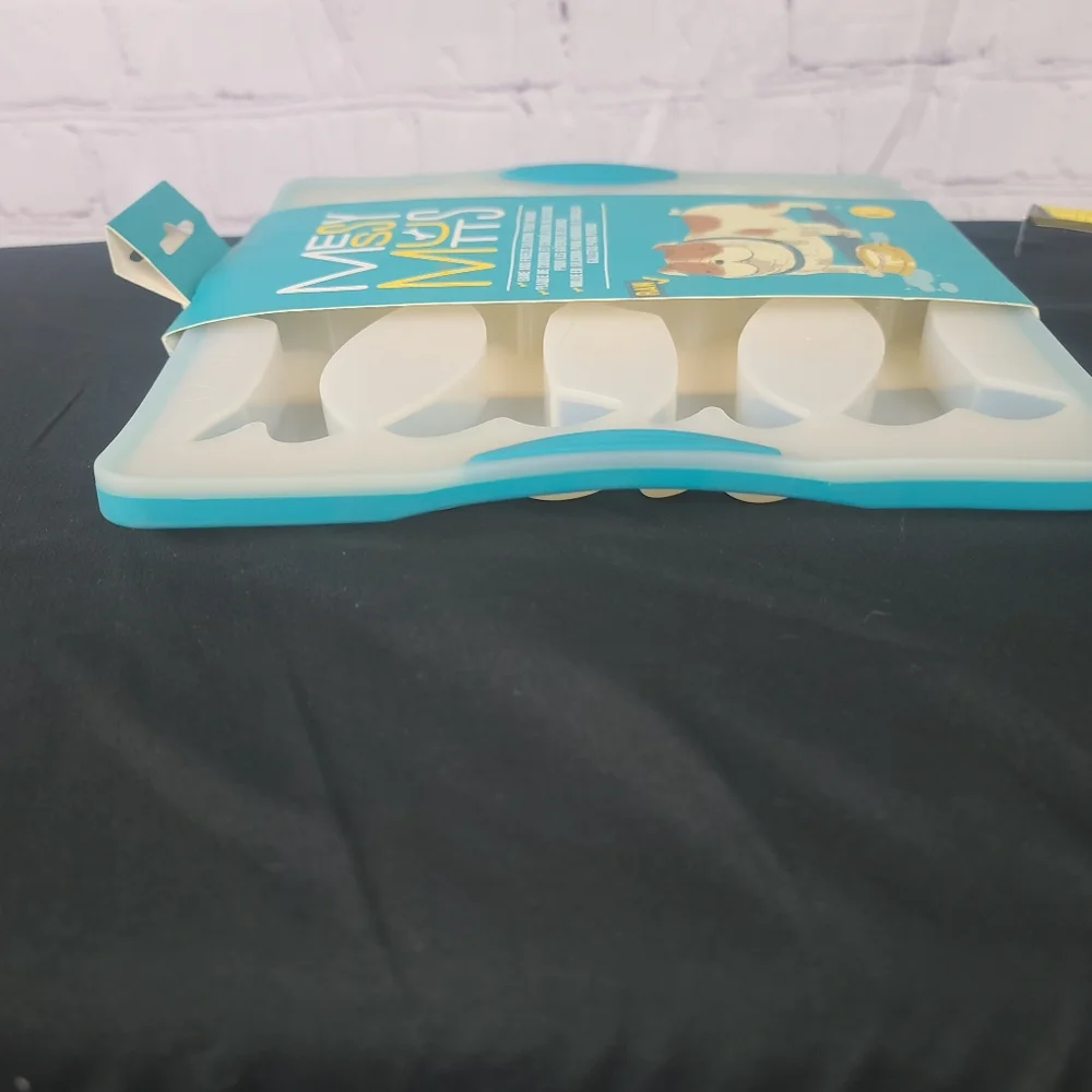 MessyMutts Bake and Freeze Silicone Treat Maker